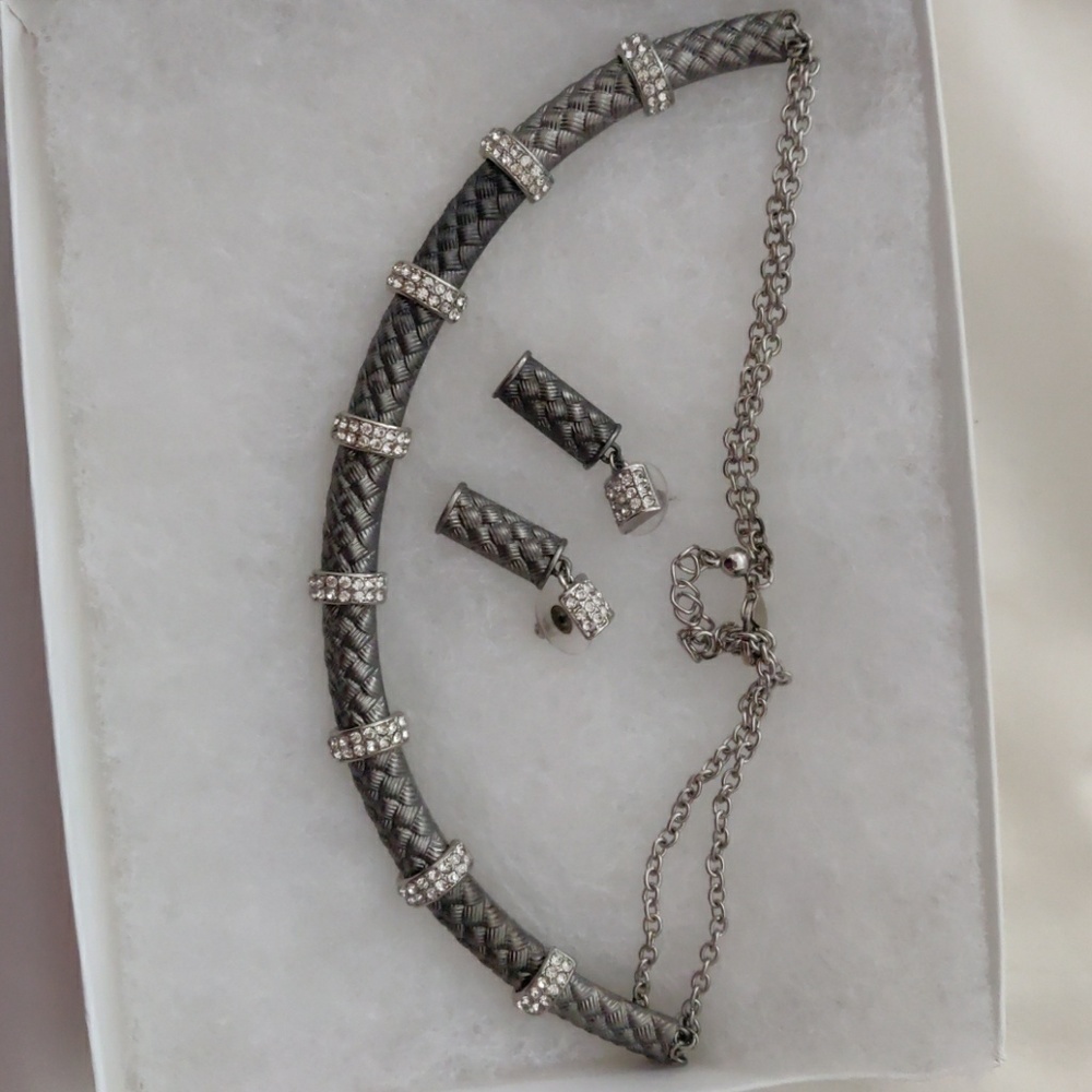 Gray necklace with rhinestone